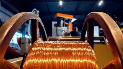 النحاس يتراجع عالميًا بفعل مخاوف الائتمان والتوتر التجاري بين واشنطن وبكين