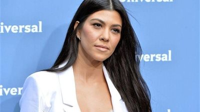 كورتني كارداشيان تثير التساؤلات بعد اعترافها بشرب لبن ثديها