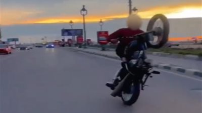 كنت عايز أجيب مشاهدات.. القبض على سائق دراجة نارية أدى حركات استعراضية بالدقهلية 