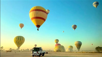 الرياح شرق.. إلغاء تحليق رحلات البالون الطائر بالأقصر اليوم لسوء الأحوال الجوية 