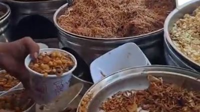 الطبق بـ 10 جنيه.. زحام على محلات الكشري بطنطا تزامنًا مع إجازة العيد | بث مباشر