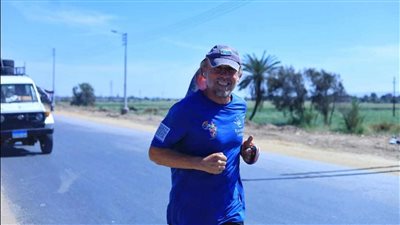 مارا بـ9 دول.. مغامر يصل الأقصر سيرا على الأقدام من جنوب إفريقيا