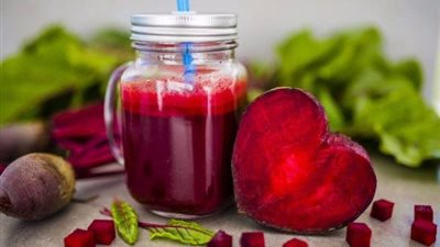 يعيد ترميم بشرتك وشعرك.. فوائد عصير البنجر وأنسب وقت لتناوله يوميًا