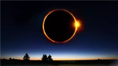 تزامنًا مع نهاية شهر رمضان.. كسوف جزئي للشمس غدًا السبت بالاقتران مع قمر شوال| بث مباشر 