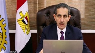 انهيار محافظ الغربية أثناء تشييع جثمان والدته من مسجد السيد البدوي بطنطا | بث مباشر