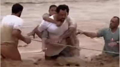 وفاة 12 مواطنا.. فيضانات مدمرة تضرب سلطنة عمان ومقاطع فيديو توثق حجم الكوارث