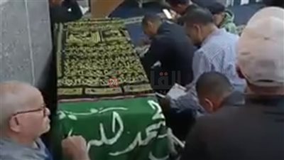 وصول جثمان والد الكابتن وليد سليمان نجم الأهلي السابق إلى مسقط رأسه في المنيا