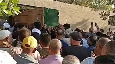 نظرة الوداع الأخيرة.. انهيار الكابتن وليد سليمان خلال تشييع جثمان والده لمثواه الأخير| بث مباشر 