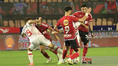 الإيقاف يهدد ثلاثي الأهلي قبل مواجهة الزمالك في القمة