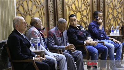 وسط غياب الوسط الفني.. شقيق شيرين سيف النصر يستقبل عزائها بمسجد الحامدية الشاذلية| صور