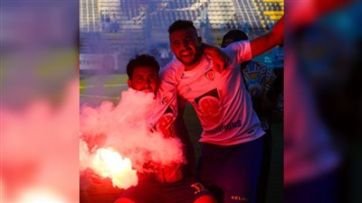 بالشماريخ.. احتفالات لاعبي بتروجيت مع أسرهم عقب الصعود إلى الدوري الممتاز