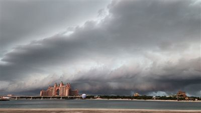 صلوا في بيوتكم.. الإمارات تأمر المؤذنين بهذا النداء عند كل أذان بسبب الأحوال الجوية