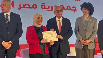 حجازي يكرم أوائل التعليم الفني 2023 خلال المعرض الدولي للتعليم المزدوج