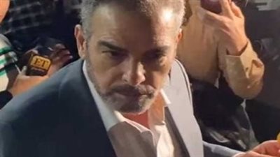 عايز يتصور سيلفي.. أول تعليق من أحمد عبد العزيز بعد انفعاله على معجب في عزاء شيرين سيف النصر| خاص