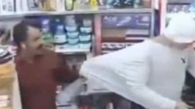 تحركات لإبعاد مصريين لاتهامهما في واقة سرقة بقالة بالكويت