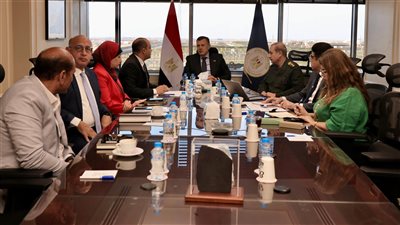 وزير السياحة يتابع آخر مستجدات مشروع تطوير خدمات الزائرين بأهرامات الجيزة