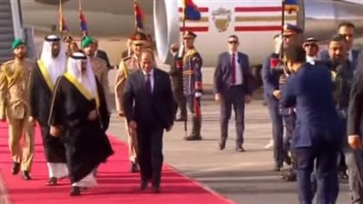 السيسي يستقبل ملك البحرين بمطار القاهرة