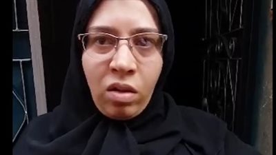 شاهدة عيان بواقعة مصرع أب ونجله على يد شقيقه بالغربية: كان طالع يصالح أخوه طعنه ورش عليه ماية نار| بث مباشر 