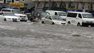مدير ببنك مصر فرع الإمارات ينقذ عائلة من الغرق ورئيس البنك في القاهرة يكرمه