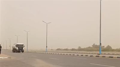 بسبب الأتربة والعواصف.. انعدام الرؤية الأفقية على الطرق السريعة في السويس | بث مباشر 