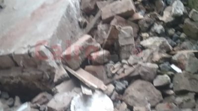 مليش مكان أروحه.. استغاثة مسن بعد انهيار منزله بميت عقبة| فيديو