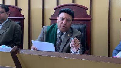 شك في علاقته بزوجته.. محاكمة الزوج المتهم بقتل شخص ببورسعيد | بث مباشر 