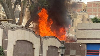 حريق 3 محال تجارية بجوار محطة مترو حلوان