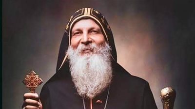 أول تعليق من المطران مار ماري عمانوئيل بعد طعنه داخل الكنيسة: سامحت الجاني.. فهو ابني 