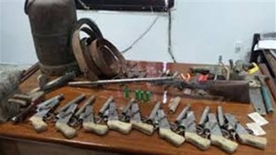 ضبط مصنع أسلحة بأحد المنازل يديره شقيقان غرب الأقصر