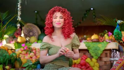 دوللي شاهين تدافع عن عمرو دياب: بتنسوا إن الفنان إنسان عادي له مشاعر وأحاسيس