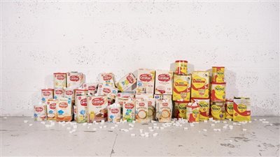 تحقيق يكشف تورط شركة نستله بإضافة السكر إلى لبن نيدو وسيريلاك للأطفال.. وأطباء يوضحون المخاطر