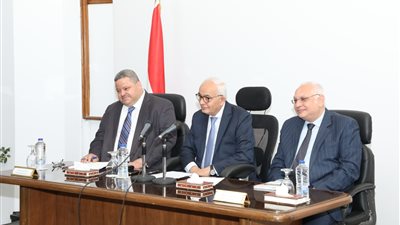 صرف مكافآت لجميع العاملين.. تفاصيل اجتماع وزير التعليم مع رؤساء لجان الدبلومات الفنية