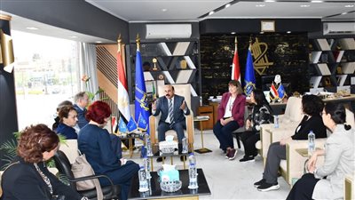 محافظ أسوان يستقبل وفود المجلس القومي للمرأة والخارجية والاتحاد الأوروبي لاستعراض التعاون المشترك