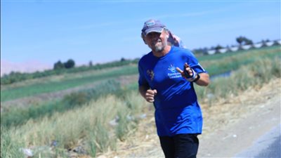  سيرًا على قدميه من جنوب إفريقيا.. برج القاهرة يستقبل السائح الإفريقي المغامر كيث بويد