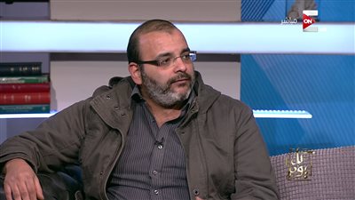 أيمن بهجت قمر ينعي وفاة والدة المخرج مجدي أبو عميرة (صورة)