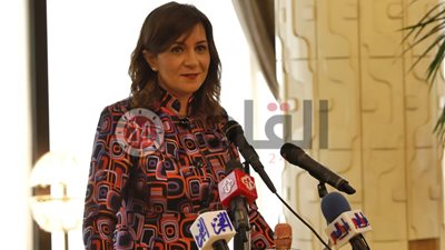 وزيرة الهجرة: أولادنا بقطر يعودون لمصر عبر عمان.. ولا توجد أزمات للعالقين في الخارج