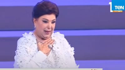 لماذا أشاد الرئيس السيسي بأناقة الفنانة رجاء الجداوي؟ (فيديو)