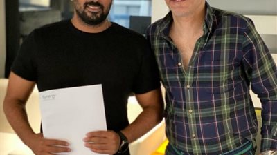 “سينرجي” تتعاقد مع المخرج محمد سامي 3 سنوات (صوة)