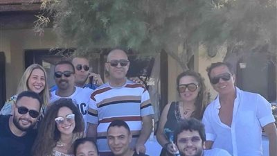 السقا ورزق وشيري عادل في إطلالات صيفية على البحر (صور)