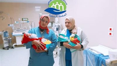 بعد وفاة والدتهما بكورونا.. خروج توأمين بعد شهر من وجودهما بحضانة مستشفى العزل بإسنا (صور)