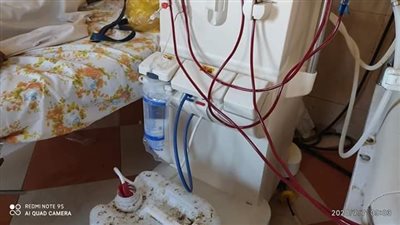مريض يوثق الإهمال الكارثي بوحدة الغسيل الكلوي بمستشفى في سوهاج.. والصحة ترد