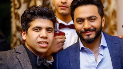 عمر كمال يروي موقفًا إنسانيًا جمعه بتامر حسني في إحدى الحفلات: “جبر بخاطري”