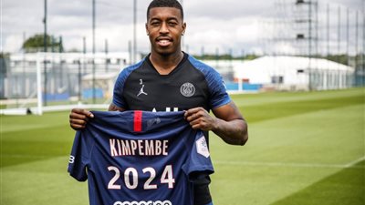 باريس سان جيرمان يعلن تمديد عقد كيمبيمبي