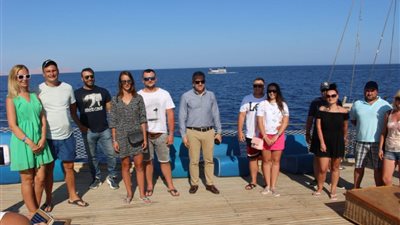 “العناني” يتفقد الإجراءات الوقائية بأحد المراكب السياحية بشرم الشيخ (صور)