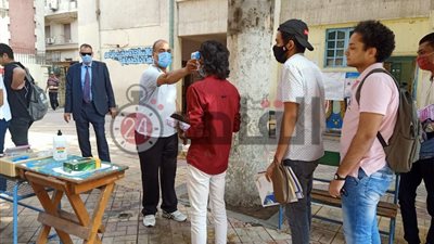 ضبط محمول بحوزة طالب وطالبتان ترفضان كتابة أسمائهما على ورقة الإجابة في امتحانات الثانوية بالغربية