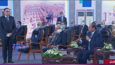السيسي لـ”وزير الإسكان”: “المشروع ده هيخلص أمتى ولا مش معاك فلوس”