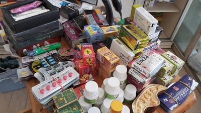 ضبط 86 وحدة كيماويات منتهية الصلاحية داخل معمل تحاليل شهير بالشرقية (صور)