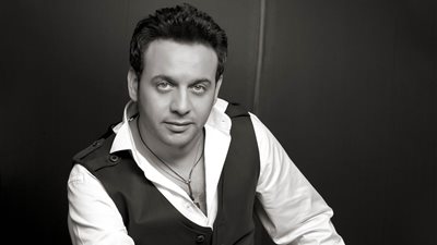 مصطفى قمر يعود للأغاني الدسمة في ألبوم “لمن يهمه الأمر 2” (صورة)