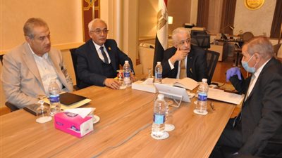 التابلت به مشاكل ويخالف مبدأ التكافؤ.. أولياء الأمور يرفضون قرار التعليم بشأن امتحانات الثانوية العامة للعام المقبل