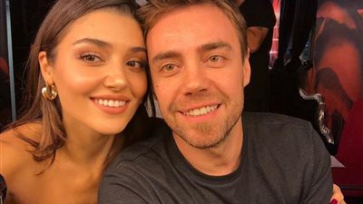 هاندا أرتشيل تعلق على انفصالها عن مراد الكيليتش بسبب قُبلة كرم بورسين